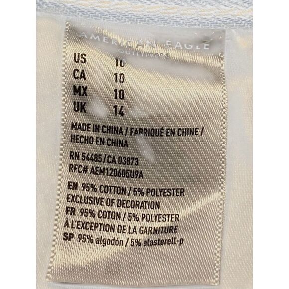 American Eagles Outfitters Wm Sz 10 Distressed Light Wash Rolled Cuff Denim Shor - Picture 5 of 5